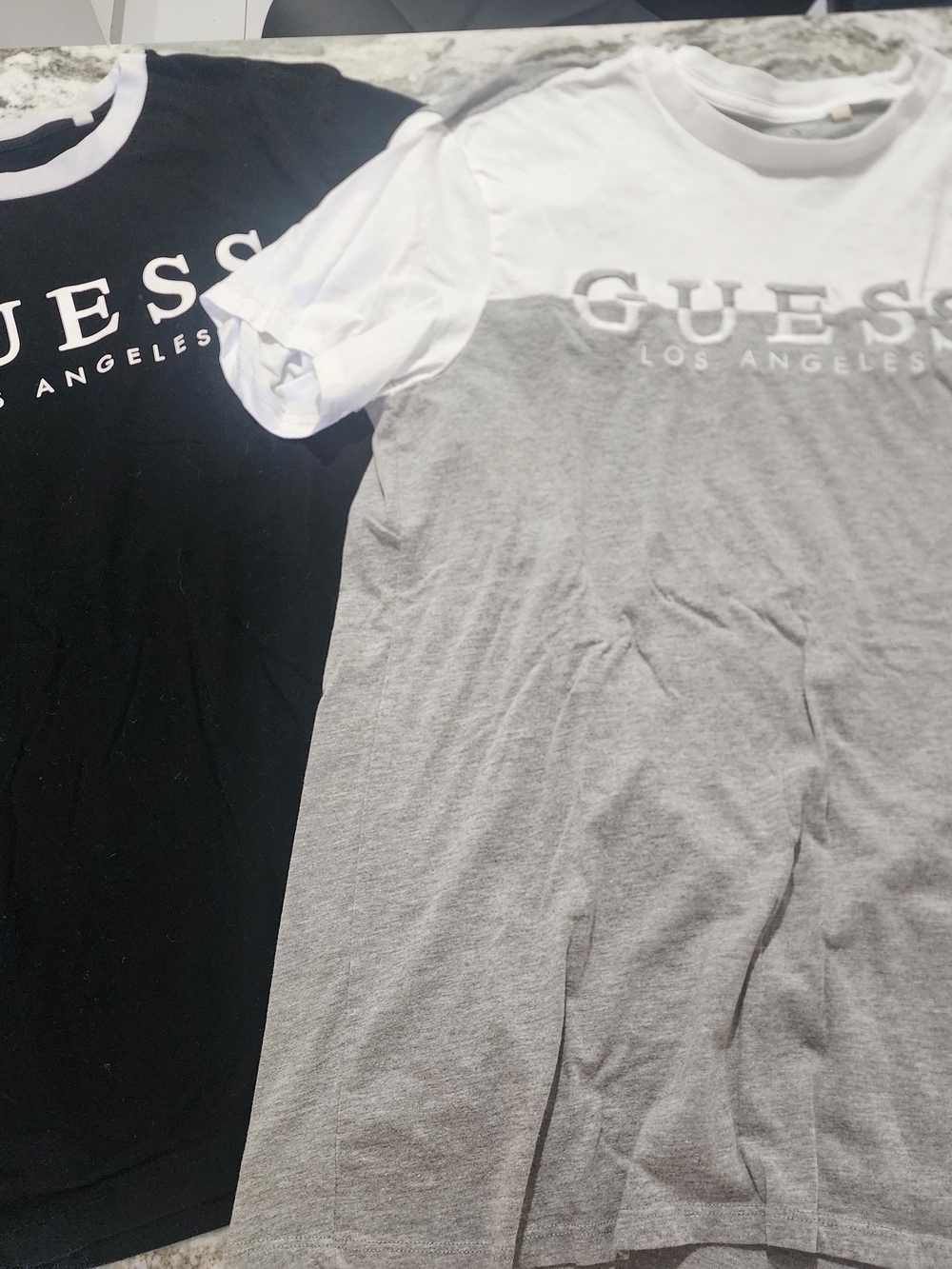 2 GUESS Mens Sz Med. Colorblock Logo Tee - White & Gray